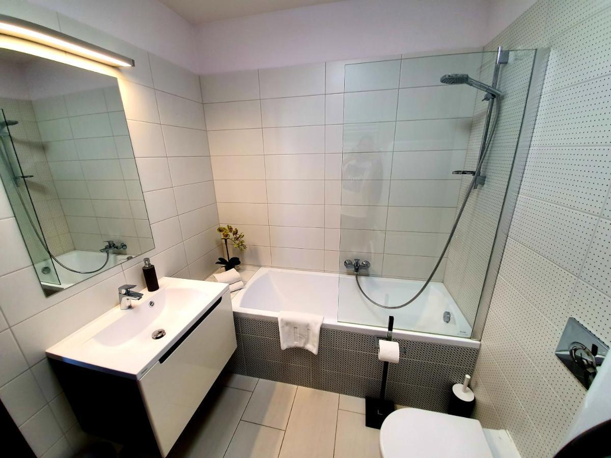 Appartamento Intro Apartman Sárvár Esterno foto