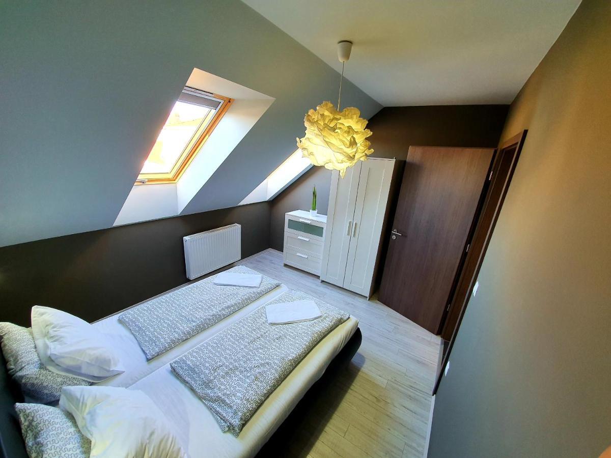 Appartamento Intro Apartman Sárvár Esterno foto