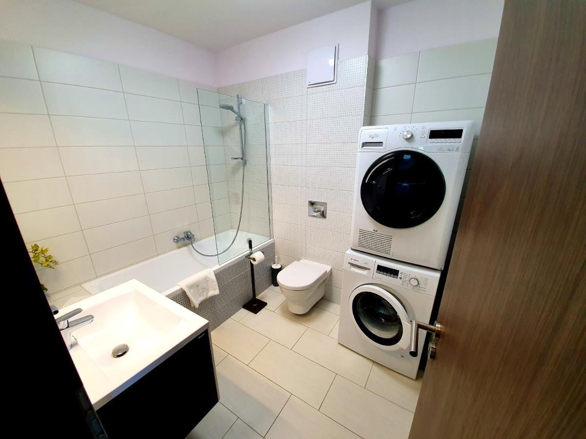 Appartamento Intro Apartman Sárvár Esterno foto